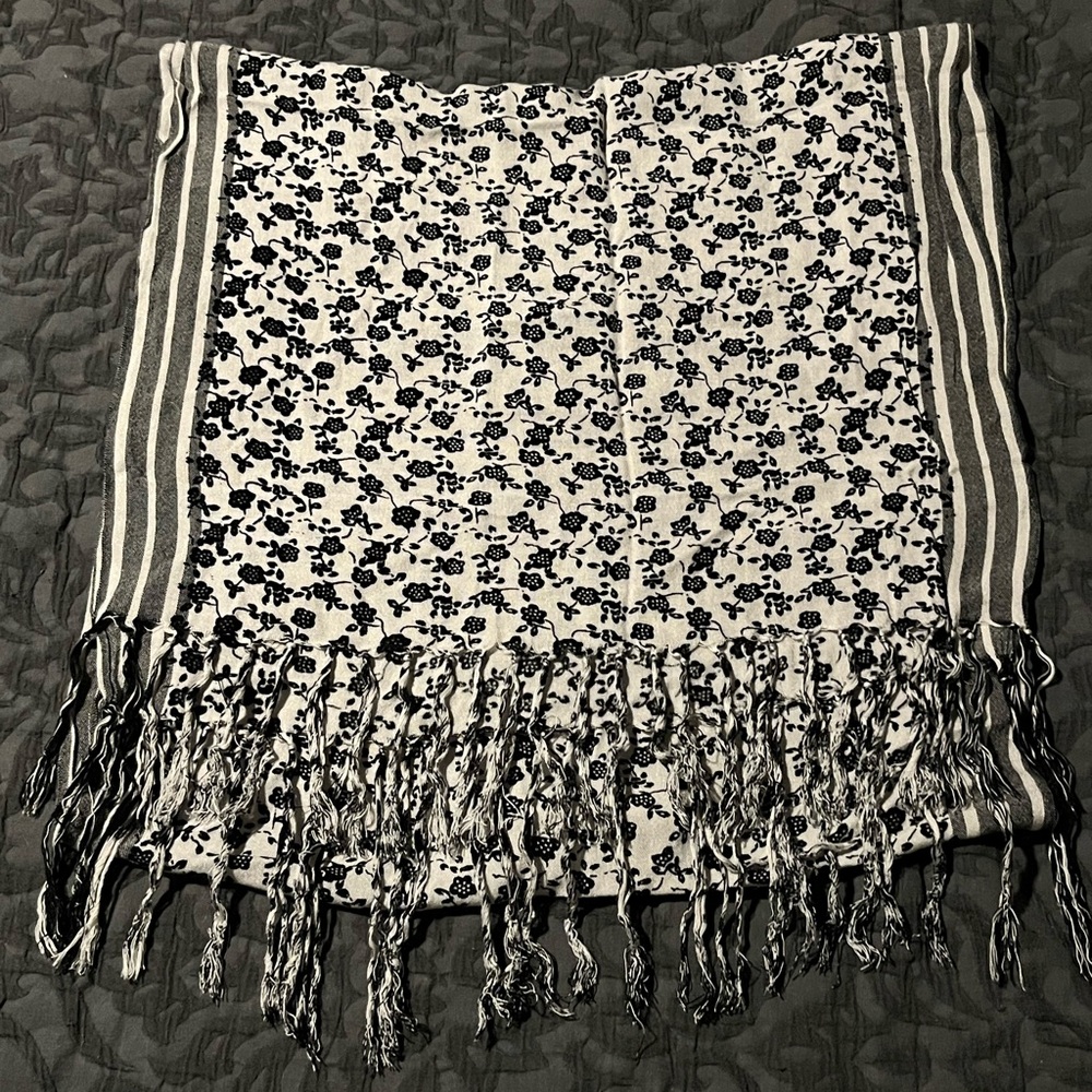 Black and White Patterned Scarf With Tassels Super Soft
